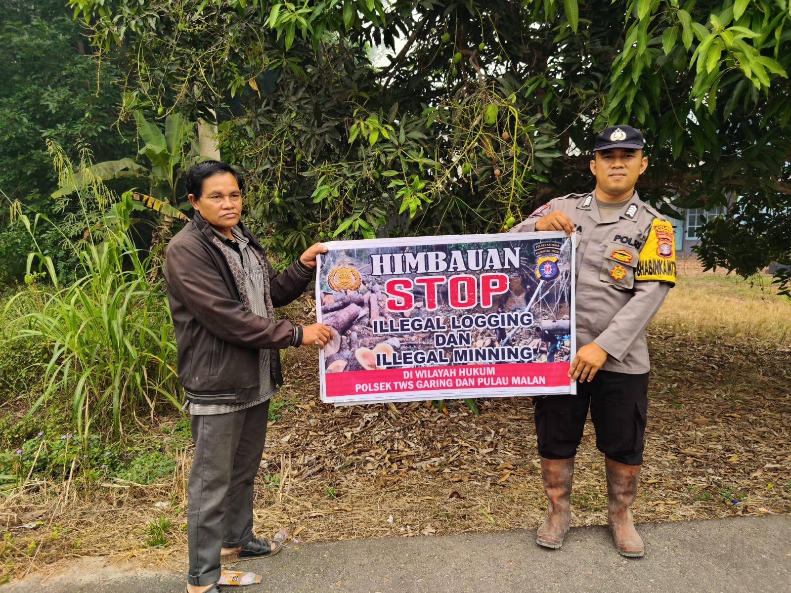 Upaya pencegahan ilegal logging dan mining Bhabinkamtibmas Polsek Tws Garing dan Pulau Malan gencar gencar rutin sosialisasi larangan ilegal Logging dan Mining.