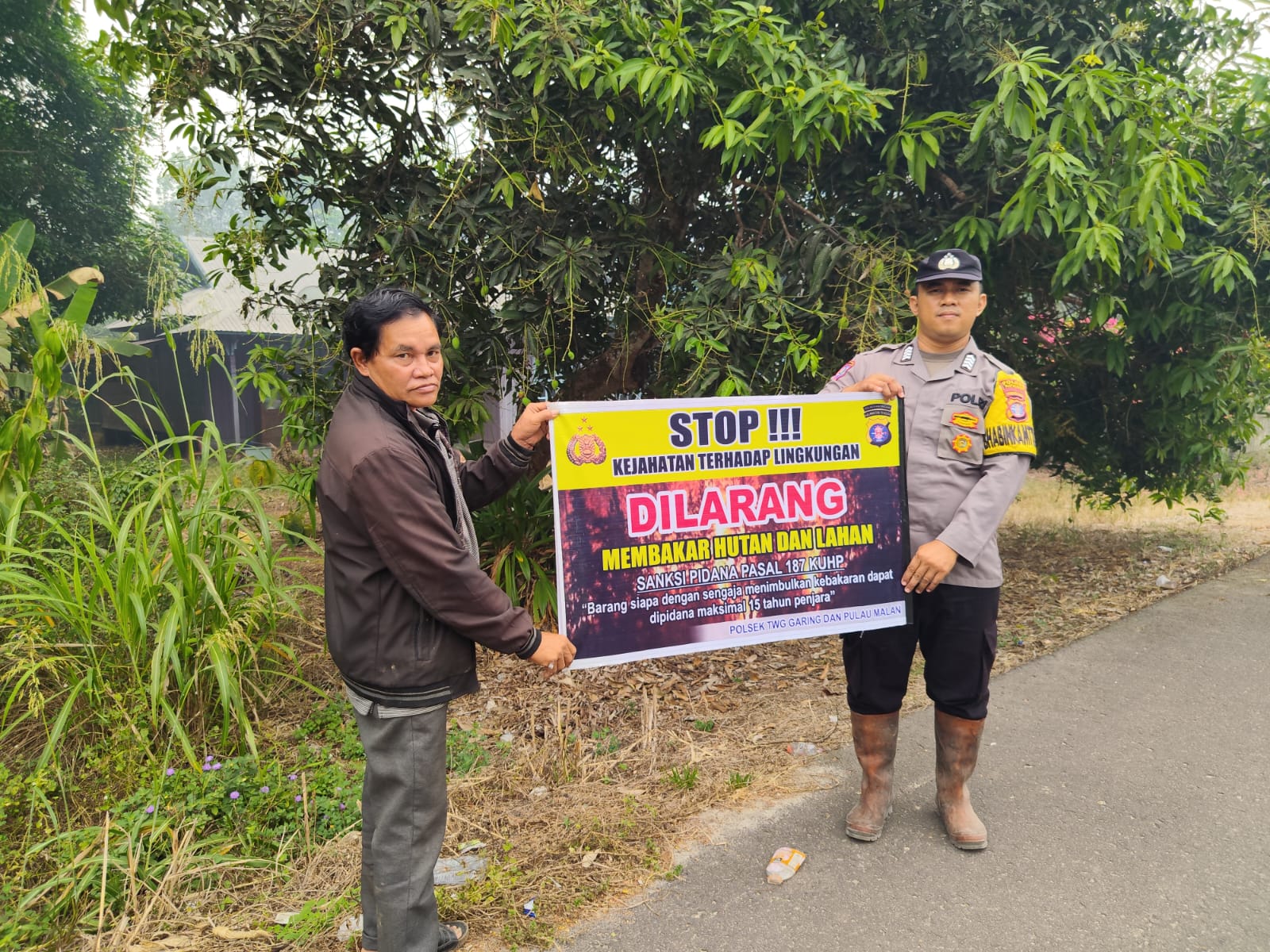 Bhabinkamtibmas Piket Polsek Tws Garing dan Pulau Malan terus sosialisasi Maklumat Kapolda Kalteng.