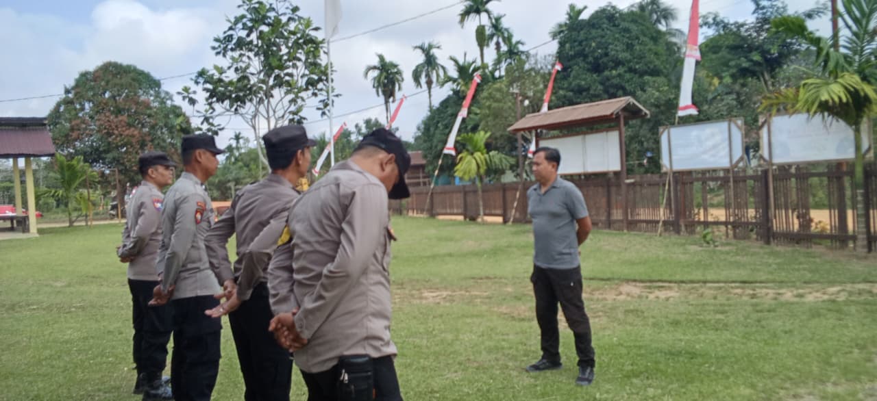 Personel Polsek Katingan Hulu Laksanakan Apel Pagi Sebelum Berikan Pelayanan kepada Masyarakat.