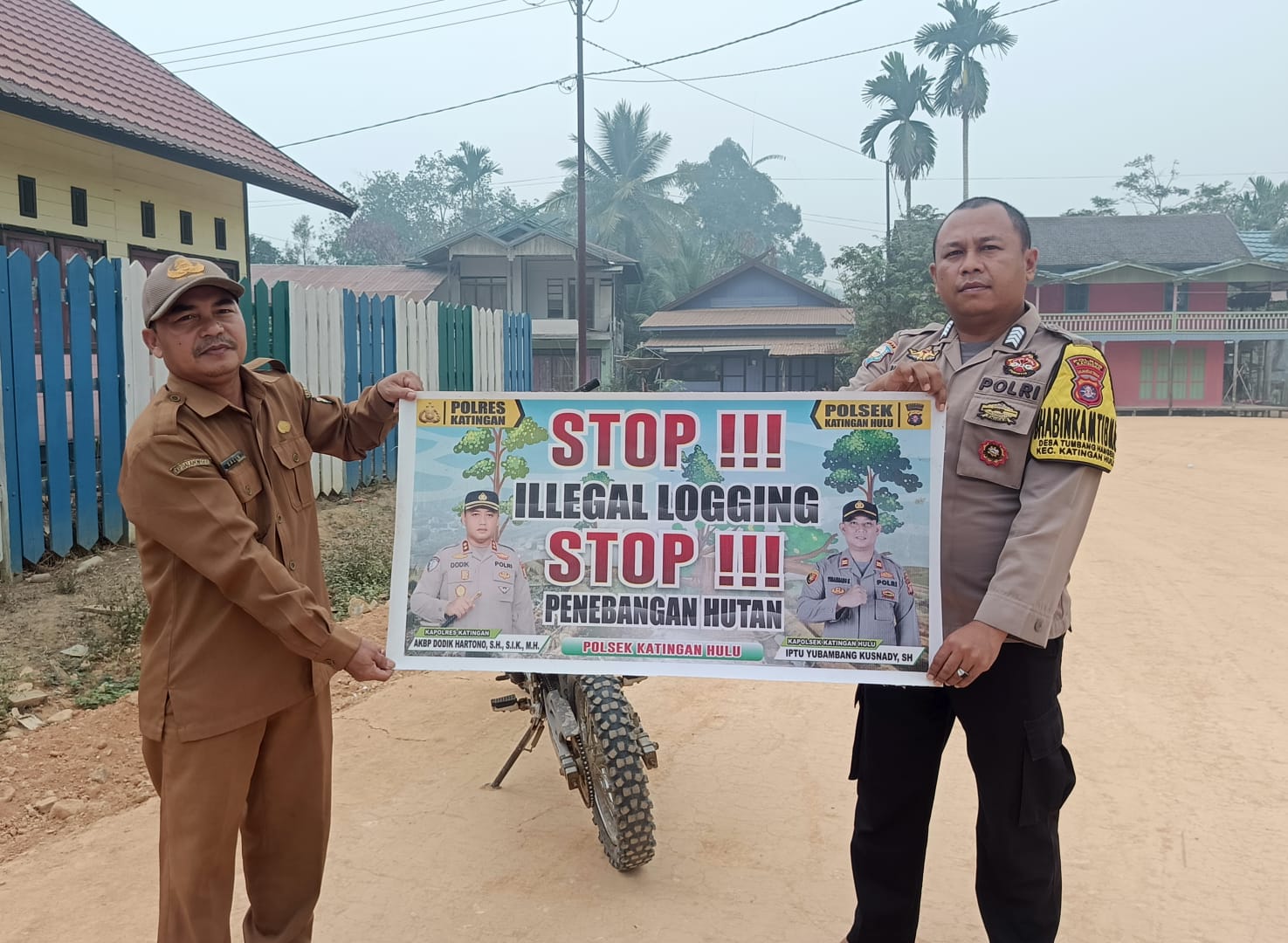 Upaya Pencegahan Penebangan Hutan secara Liar (Ilegal Logging), Bhabinkamtibmas sosialisasi kepada masyarakat.