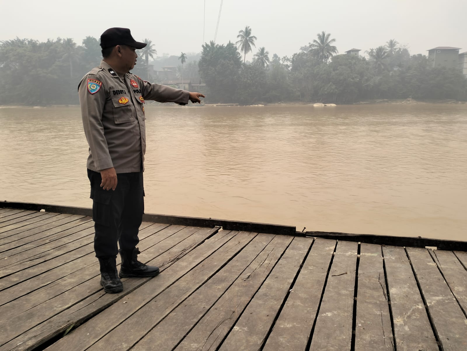 Antisipasi Banjir, Polsek Marikit Monitoring Debit Air DAS Katingan di Desa Tumbang Hiran