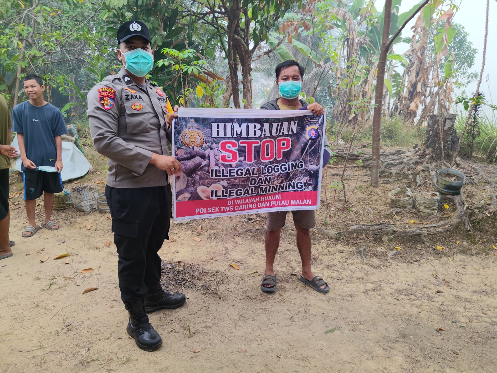 Upaya pencegahan ilegal logging dan mining Bhabinkamtibmas Polsek Tws Garing dan Pulau Malan gencar gencar rutin sosialisasi larangan ilegal Logging dan Mining.