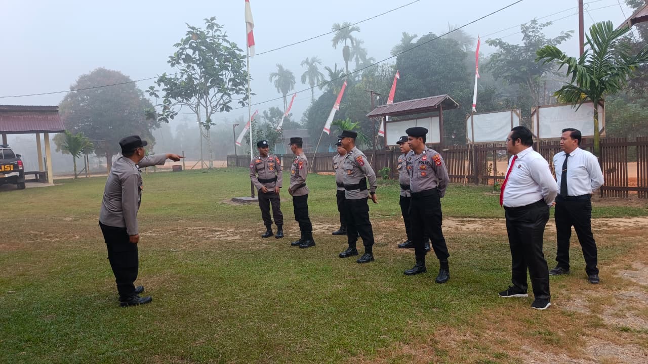 Personel Polsek Katingan Hulu Laksanakan Apel Pagi Sebelum Piket.