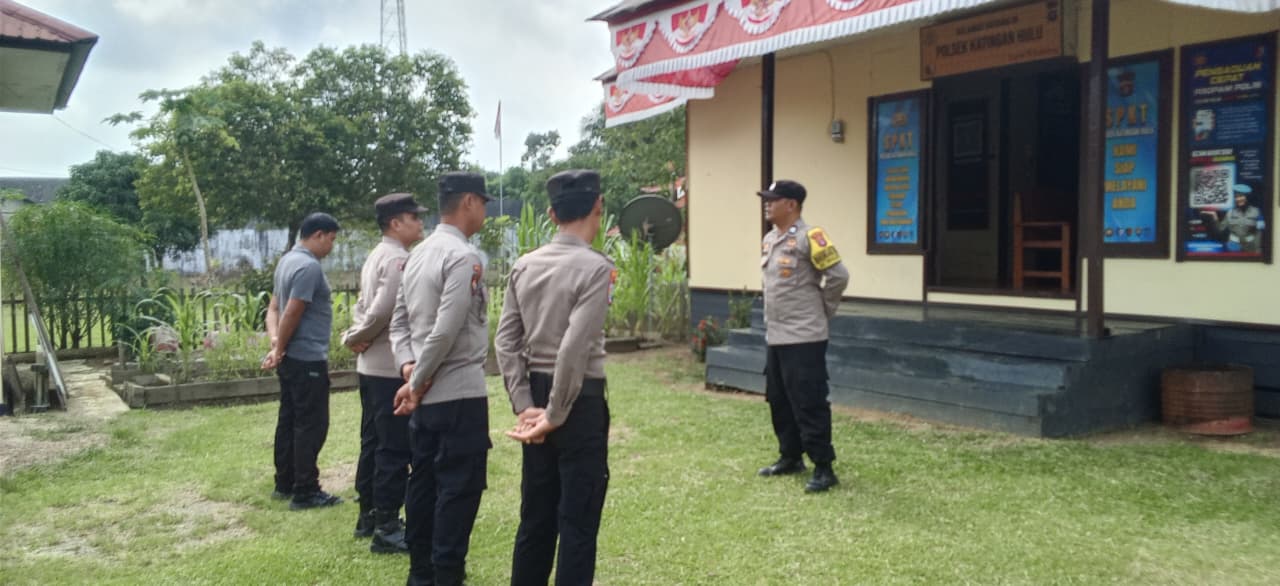 Personel Polsek Katingan Hulu Laksanakan Apel Pagi Sebelum Berikan Pelayanan kepada Masyarakat.