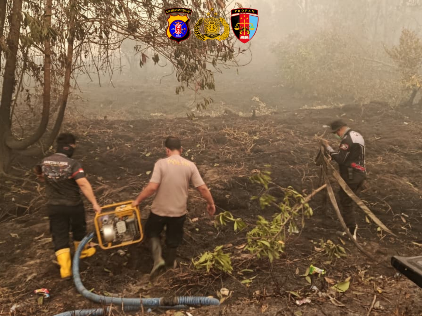 Pantang Menyerah, Satgas Karhutla Bidpropam Polda Kalteng Kembali Berhasil Padamkan Kebakaran Lahan di Tanjung Taruna
