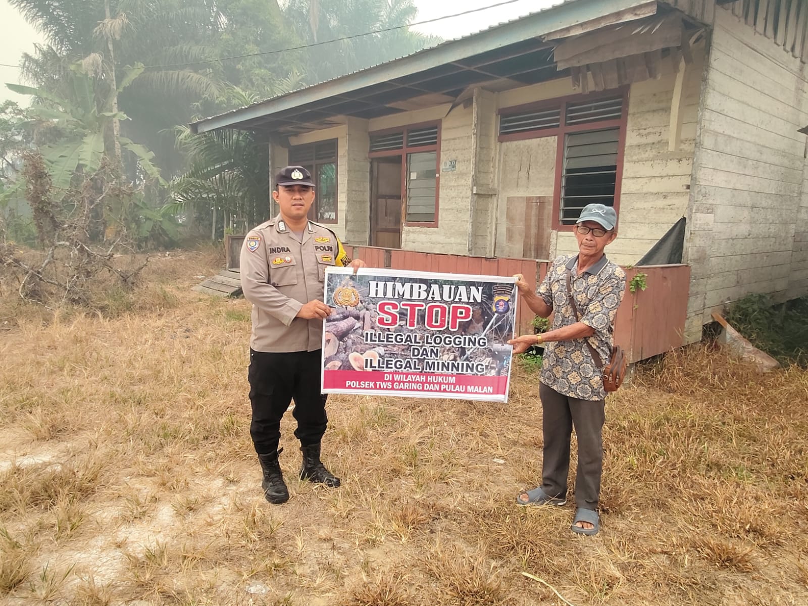 Upaya pencegahan ilegal logging dan mining Bhabinkamtibmas Polsek Tws Garing dan Pulau Malan gencar gencar rutin sosialisasi larangan ilegal Logging dan Mining.