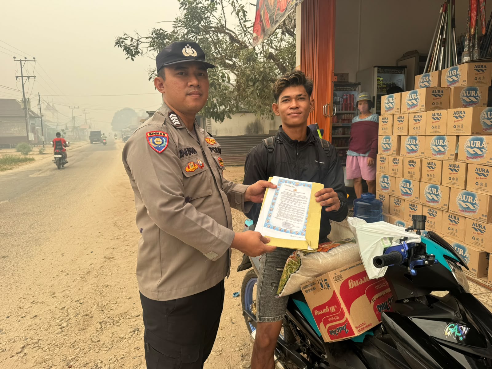 Bhabinkamtibmas Polsek Tws Garing dan Pulau Malan terus sosialisasi Maklumat Kapolda Kalteng.