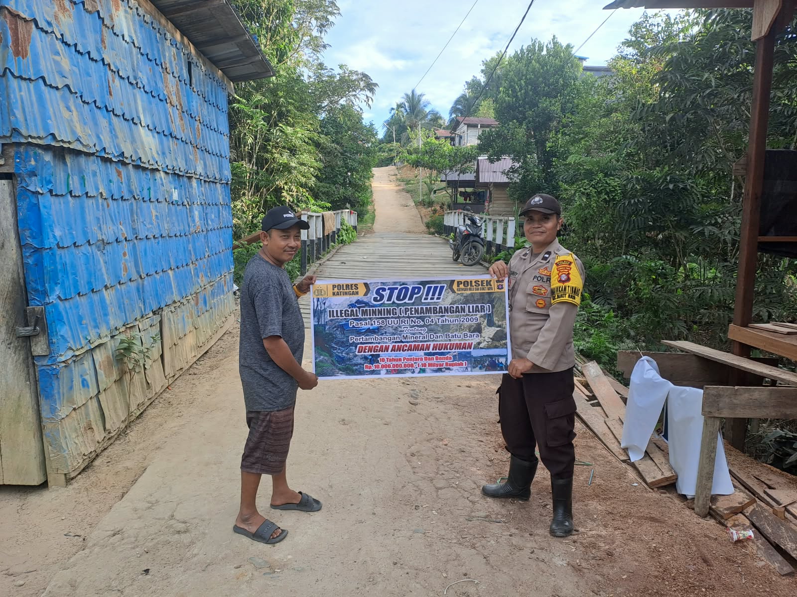Upaya pencegahan Penambangan Emas Tanpa Ijin (PETI) di Kecamatan Katingan Hulu dan Bukit Raya, Bhabinkamtibmas sosialisasi kepada masyarakat.