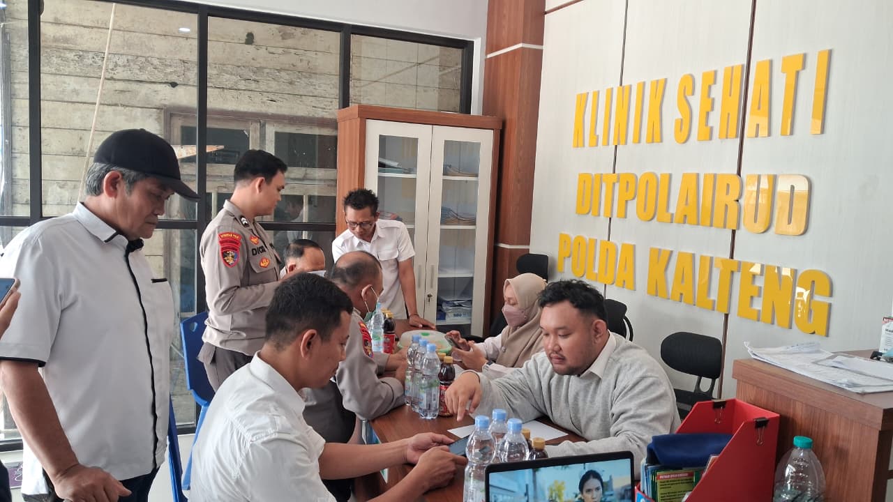 Pegawai Disdukcapil Kotawaringin Timur Kunjungan ke Mako Ditpolairud Polda Kalteng, Layani Pembuatan IKD Anggota