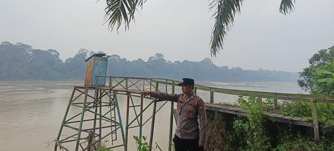 Deteksi Banjir, Polsek Tewang Sangalang Garing dan Pulau Malan Cek Ketinggian Debit Air.