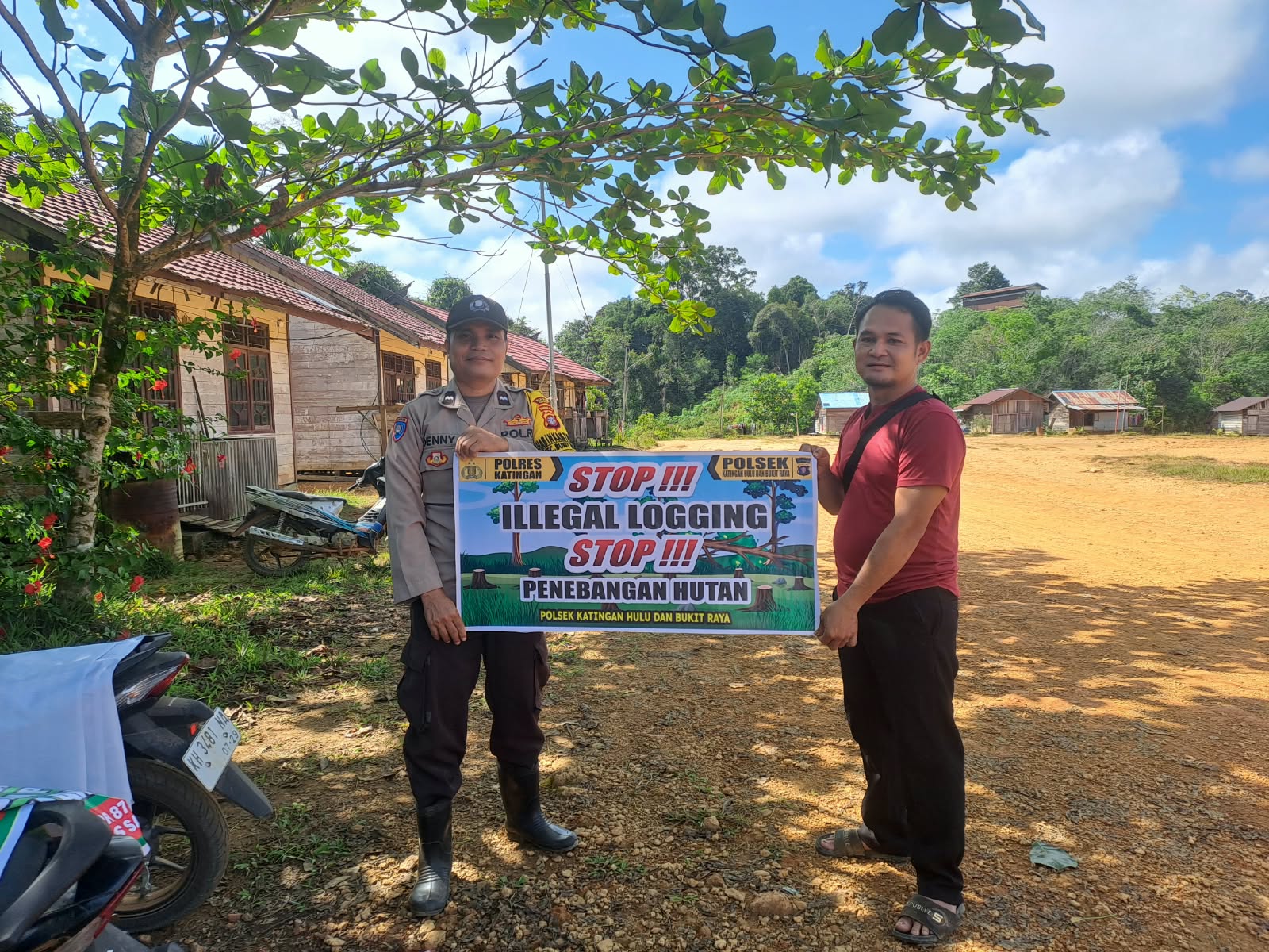 Upaya Pencegahan Penebangan Hutan secara Liar (Ilegal Logging), Bhabinkamtibmas sosialisasi kepada masyarakat.